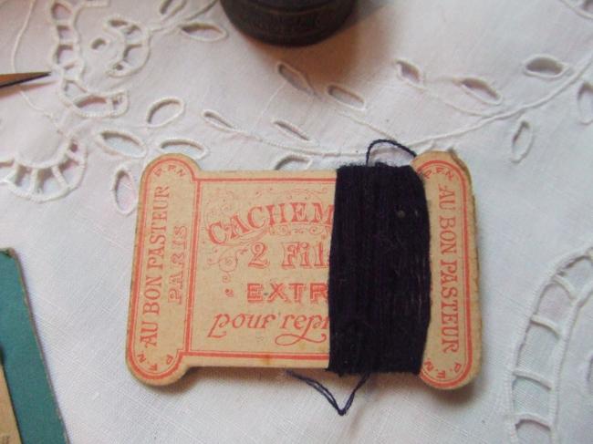 Superbe carte ancienne laine cachemire de couleur noire, marque Au Bon Pasteur