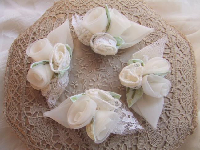 Superbe bouquet de roses pour appliqué en dentelle, organdi et feuilles brodées