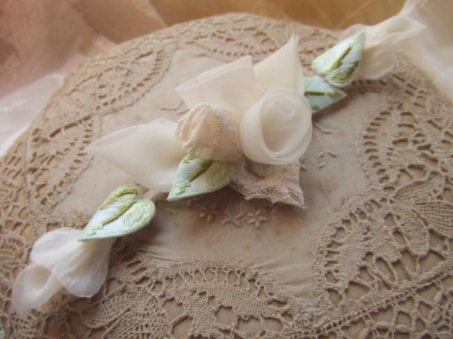 Romantique branche de roses en dentelle,organdi & feuilles brodée sur broche