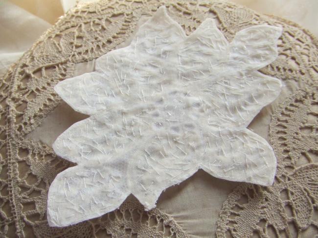 Superbe motif de grande fleur stylisée en appliqué, dentelle avec sequins&perles