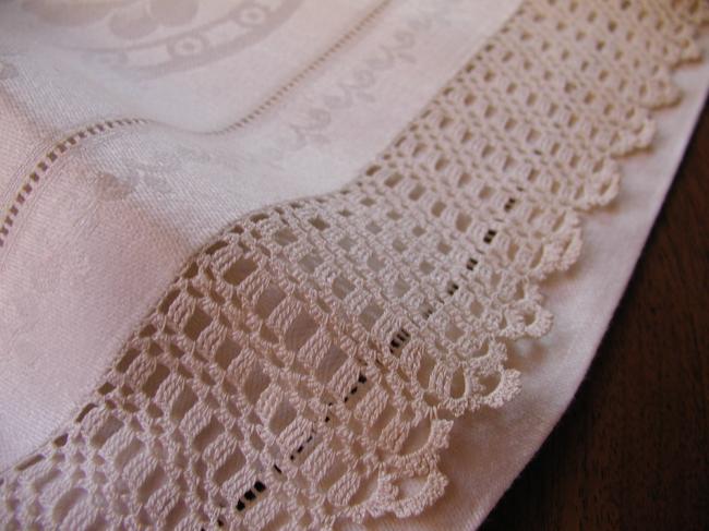 Stunning bath towel in linen damask with acanthus, fleur de lys pattern &crochet