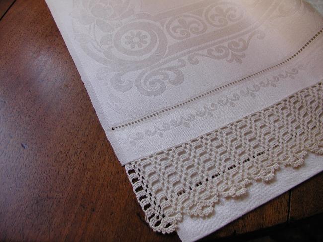 Stunning bath towel in linen damask with acanthus, fleur de lys pattern &crochet