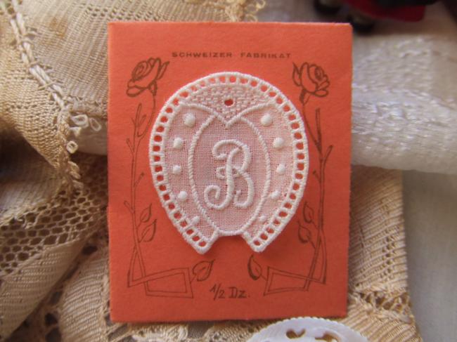 Gracieux monogramme B dans un cartouche ajouré de fine batiste 1900-20