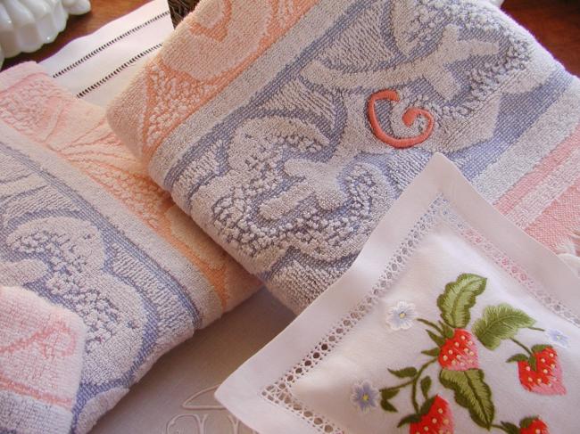 Lovely 6 vintage bath towels in sponge with fringes , salmon pink & blue