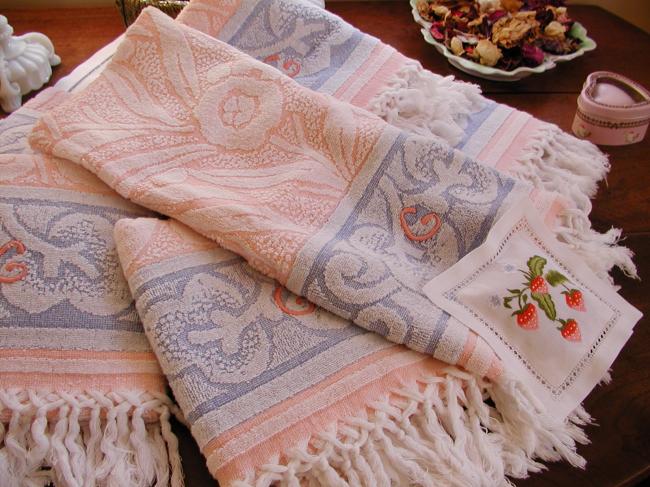 Lovely 6 vintage bath towels in sponge with fringes , salmon pink & blue