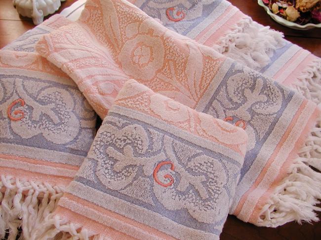 Lovely 6 vintage bath towels in sponge with fringes , salmon pink & blue