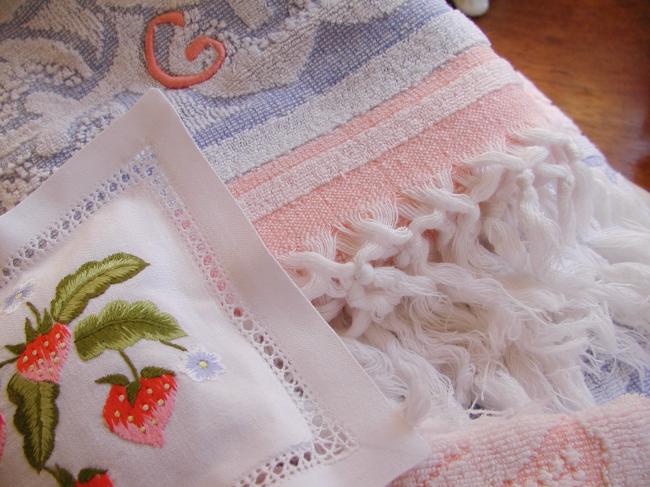 Lovely 6 vintage bath towels in sponge with fringes , salmon pink & blue