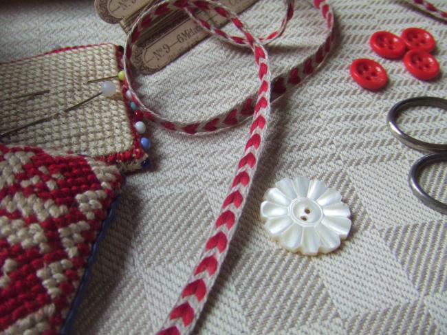 Adorable ruban petits coeurs en lin naturel et médoc (5mm)
