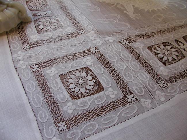 Spectacular Pinã tablecloth with wonderful Teneriff embroidery and dragon