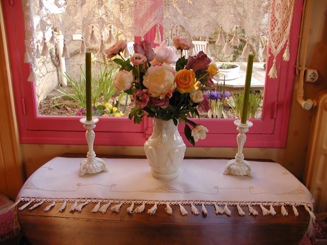 Very lovely Art Déco sideboard top in linen with hand-embroidery and tassles