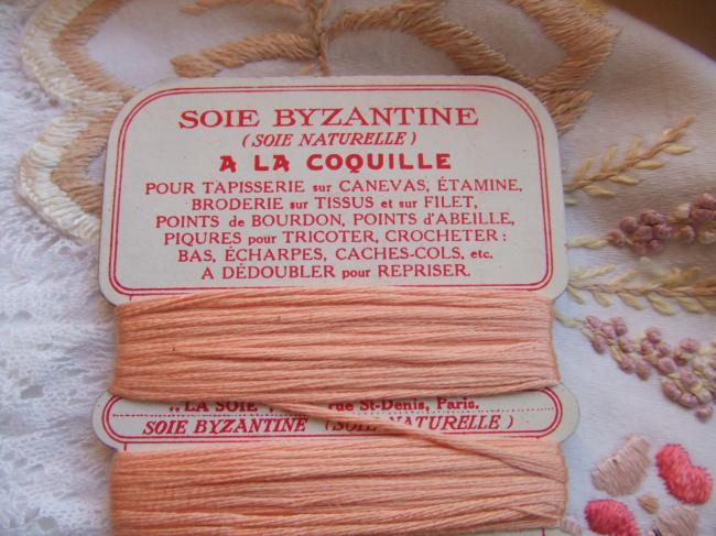 Superbe carte ancienne de soie Byzantine de couleur rose saumon, A La Coquille