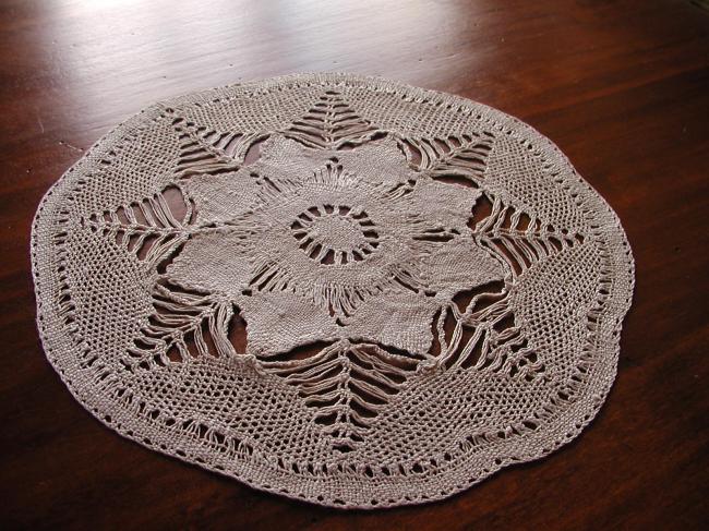 Stunning round doily made of bobbin lace 1900