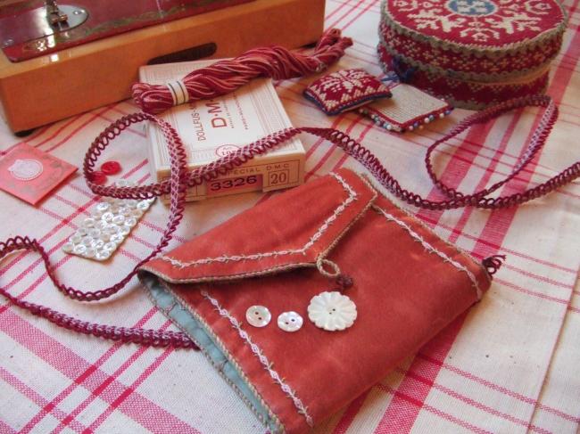 Romantique ruban boucles tressé en lin naturel et coton rouge médoc (10mm)