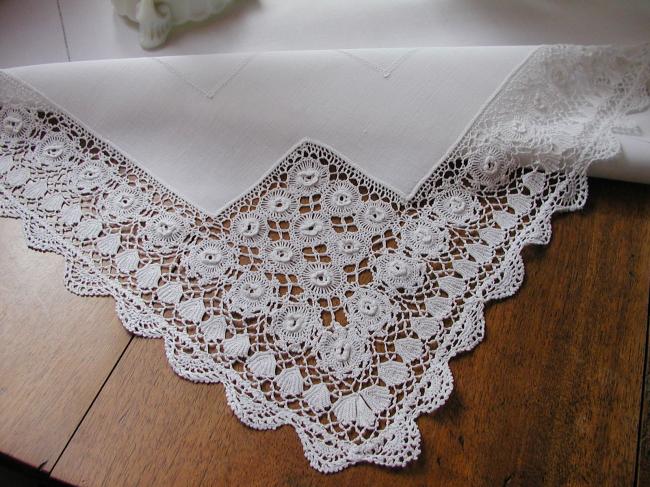 Very sweet tablecloth in fine irish linen with pretty irish lace