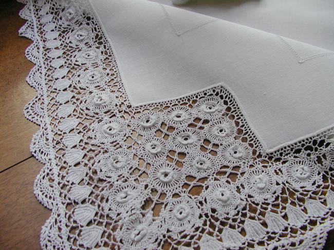 Very sweet tablecloth in fine irish linen with pretty irish lace