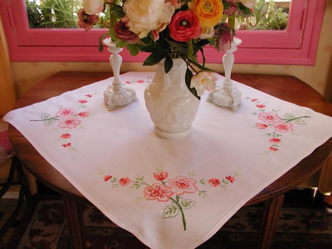 Sweet  tablecloth with hand-embroidered red and pink roses