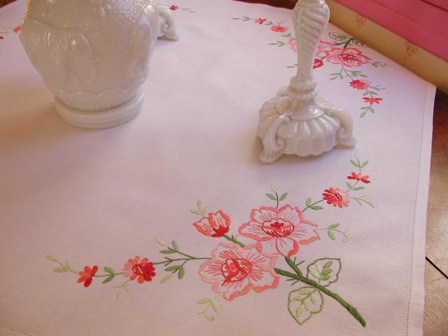 Sweet  tablecloth with hand-embroidered red and pink roses