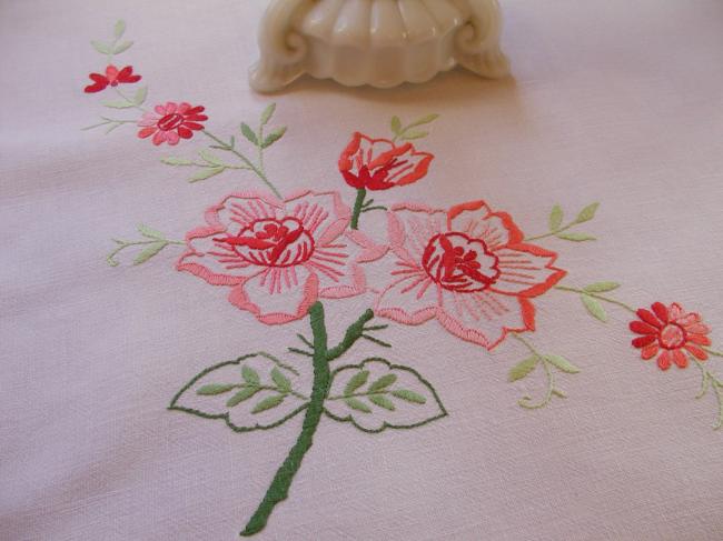 Sweet  tablecloth with hand-embroidered red and pink roses