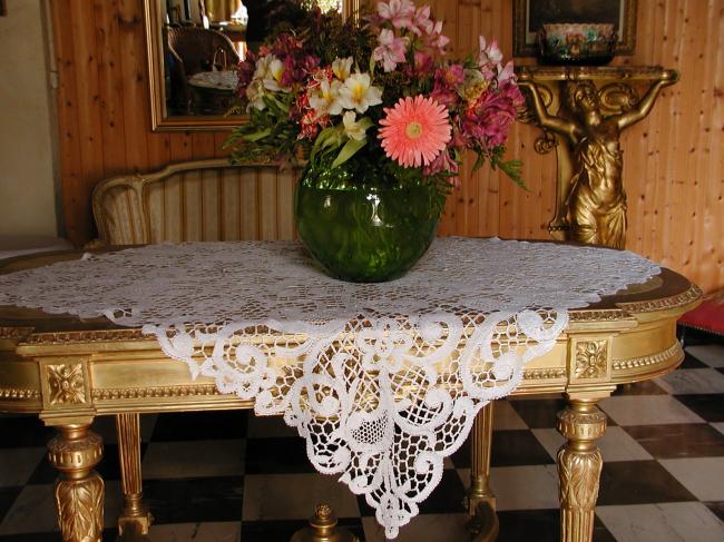 Magnificient tablecloth in bobbin lace in Renaissance style