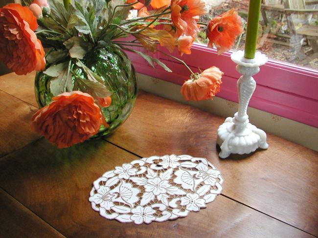 Superb oval doily with Madeira hand-embroidered flowers