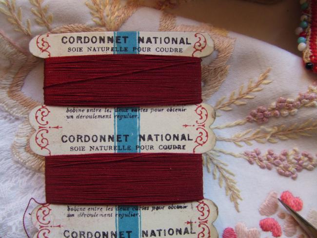 Superbe carte ancienne de soie floche couleur bordeaux, Cordonnet National