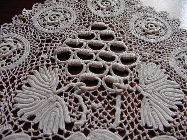 Irish guipure lace ovale table centre