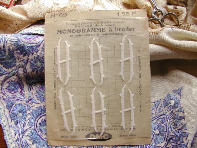 Ancienne Plaque DMC de 6 monogrammes H à broder