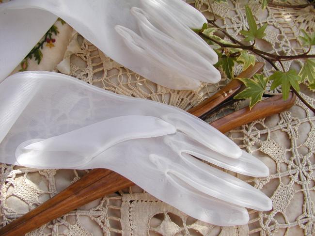 Charming long pair of gloves in veil in white color, circa 1950