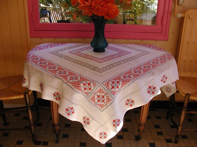 Magnificient norvegian style tablecloth with Reticella lace inserts