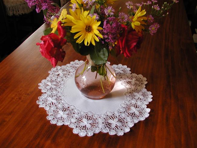 Splendid round table centre with Teneriff lace