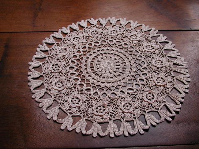 Charming round doily in Irish guipure lace