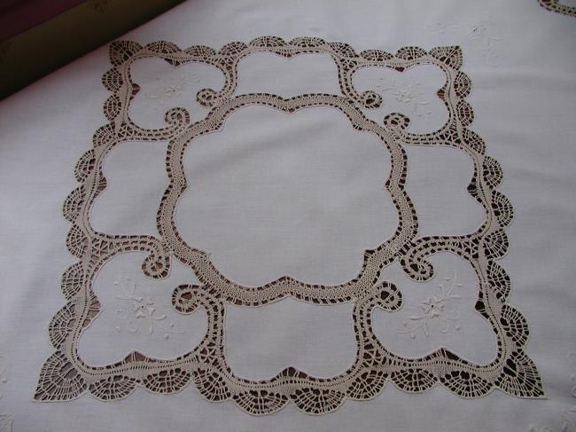 Charming little tablecloth with Cluny lace