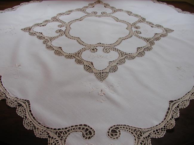 Charming little tablecloth with Cluny lace