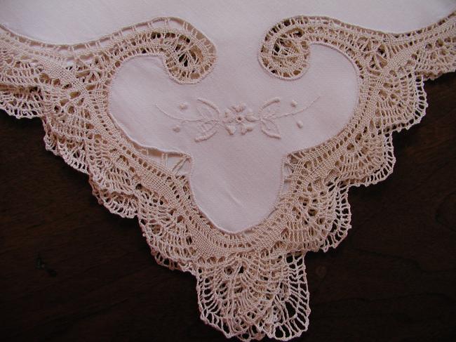 Charming little tablecloth with Cluny lace