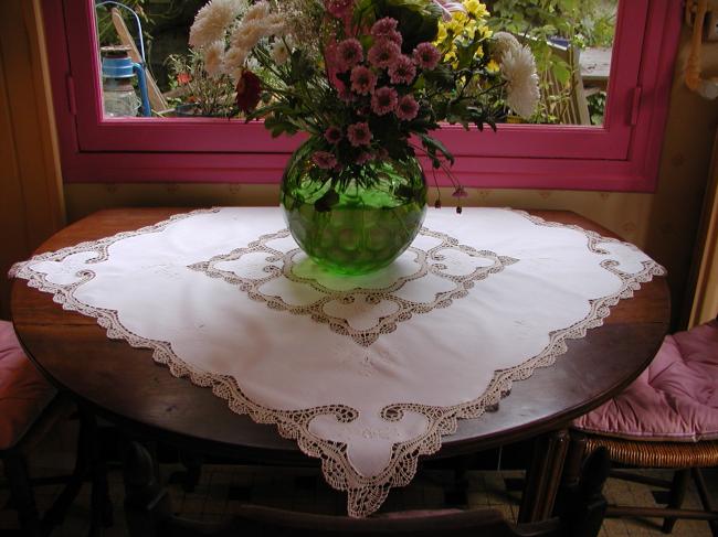 Charming little tablecloth with Cluny lace