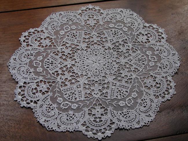 Adorable round chemical doily with net lace