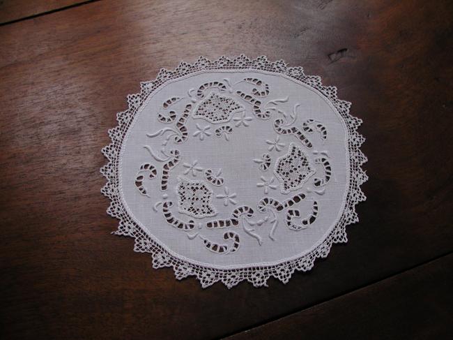 Lovely sample of round embroidered doily with insert of filet lace