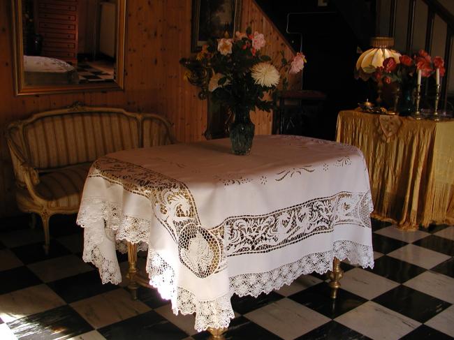 Exceptional table cloth with dragons and medieval heads, Cluny lace& Richelieu