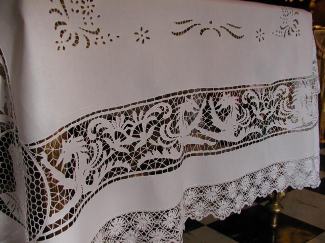 Exceptional table cloth with dragons and medieval heads, Cluny lace& Richelieu