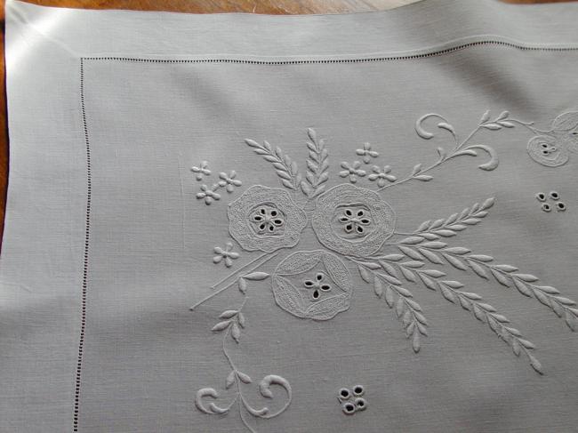 Charming puppies and wheat embroidered tablecloth