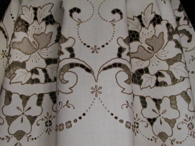 Superb Madeira tablecloth with clematite flowers