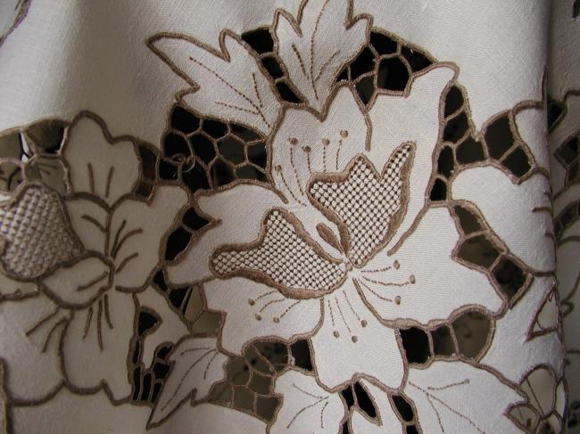 Superb Madeira tablecloth with clematite flowers