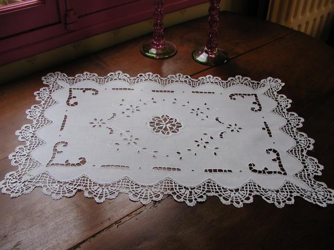 Lovely trolley mat with Richelieu and white works, needs TLC