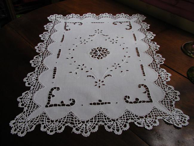 Lovely trolley mat with Richelieu and white works, needs TLC