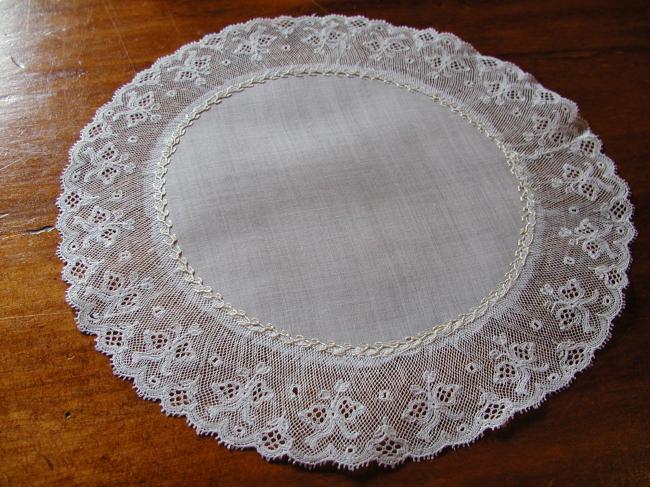 So pretty and graceful round doily with Valenciennes lace