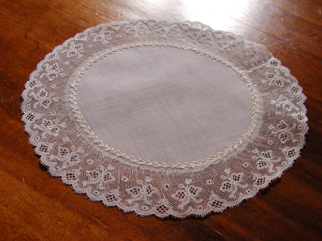 So pretty and graceful round doily with Valenciennes lace