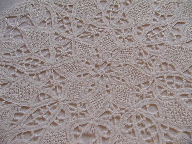 Charming sample of Luxeuil lace (bruges) with tape lace