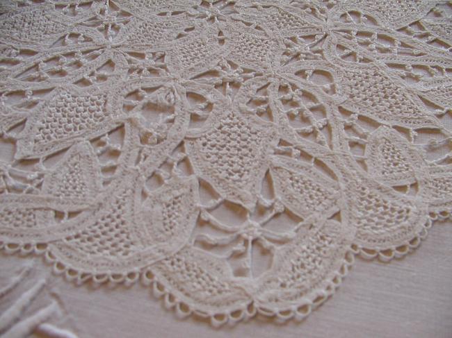 Charming sample of Luxeuil lace (bruges) with tape lace