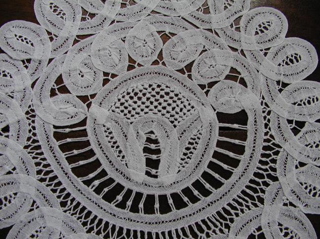 So sweet Luxeuil tape lace round doily