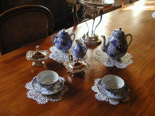 Lovely set of 10 doilies in Cluny bobbin lace, for the tea !